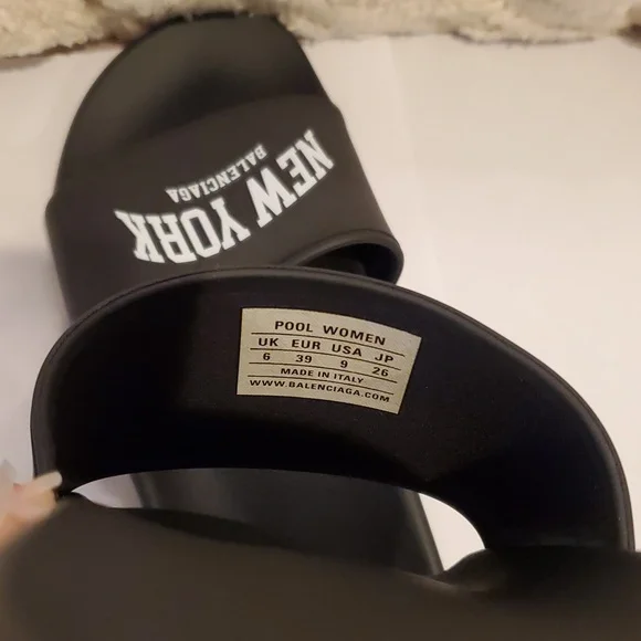 BALENCIAGA Cities New York Logo Slides - Picture 8 of 14